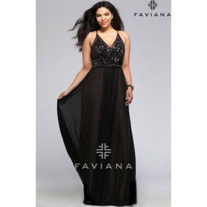 V-neck long dress with lace and beading details